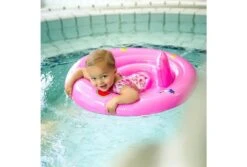 Swim Essentials Baby Float Roze | 0-1 Jaar 5 Swim Essentials Baby Float Roze | 0-1 Jaar -Bestway Zwembaden Winkel swim essentials baby float roze 0 1 jaar in het water